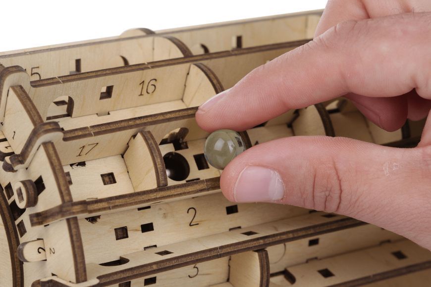 Дерев'яний конструктор Лабіринт Scroll & hole механічна 3D-модель 100 деталей фото